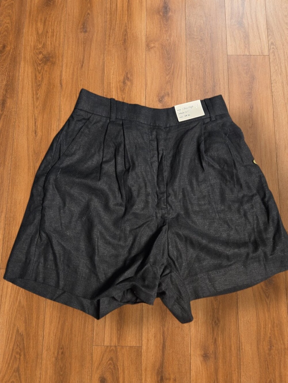 Abercrombie & Fitch Ultra High Rise Shorts • NWT • Size 28